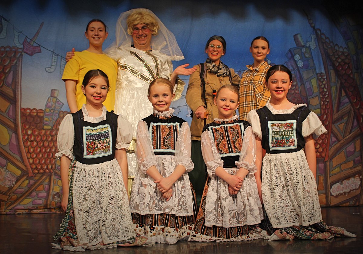 FrodManor's tweet photo. Break a leg to all to all Team Manor involved as cast, crew, front and back of house involved with Frodsham Panto at the Community Centre this week. Do go and cheer them on. https://t.co/QoEjADRFVs https://t.co/TA6vybRY5g