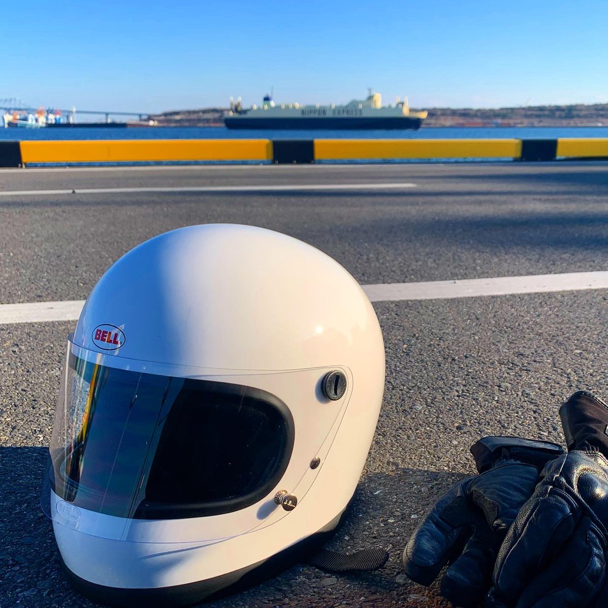 kai142857's tweet photo. この辺はGPZ900Rで良く来てたなぁ。
湾岸エリアは毎度地図が新しくなる。
数年前は住所も無かったのに。
今年はここからの船にも乗ってみるか〜
#cb750f #cb750fb #cbf #hondamotorcycles #rc04 #tokyogatebridge #bellstar https://t.co/BcTwhc9aWz