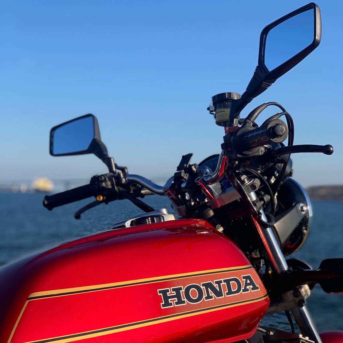 kai142857's tweet photo. この辺はGPZ900Rで良く来てたなぁ。
湾岸エリアは毎度地図が新しくなる。
数年前は住所も無かったのに。
今年はここからの船にも乗ってみるか〜
#cb750f #cb750fb #cbf #hondamotorcycles #rc04 #tokyogatebridge #bellstar https://t.co/BcTwhc9aWz