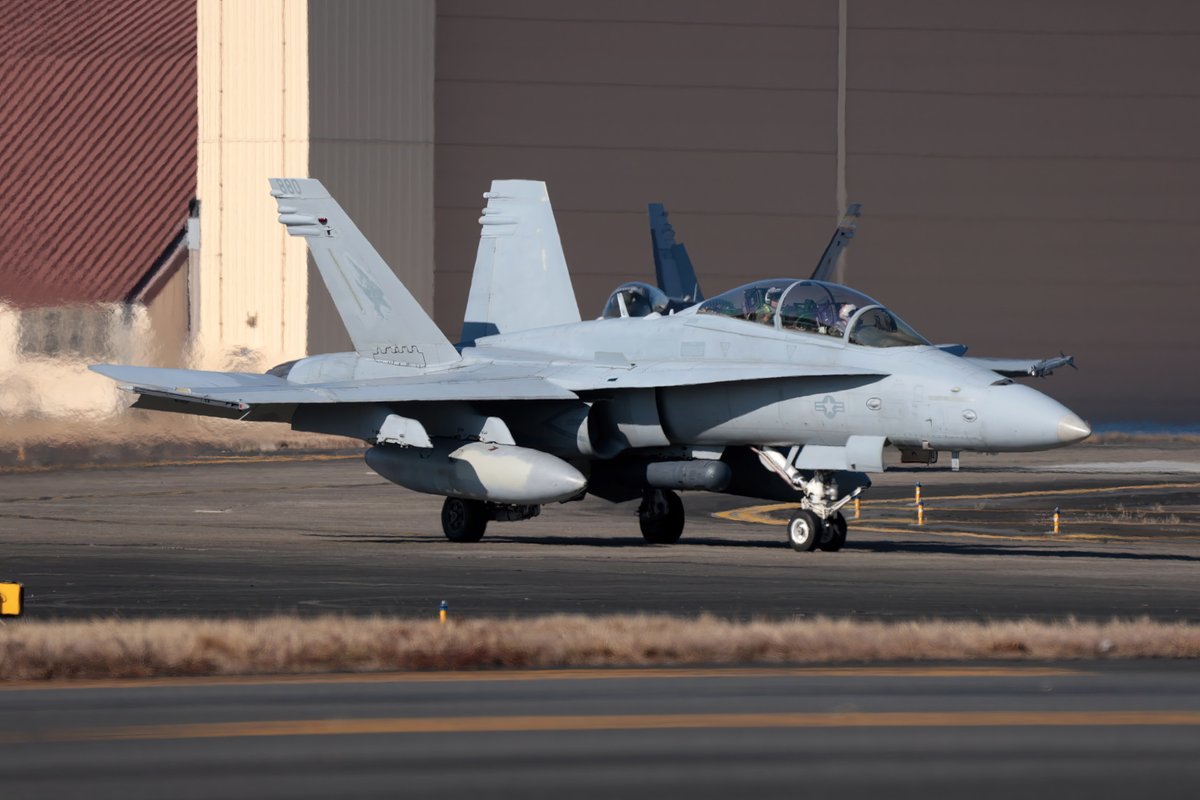 moose52jp's tweet photo. 今年初撮りとR6mark2を初めて使いました。メラには勝てないけど良い感じです。#F18 ＃GigapixelAI https://t.co/mQKd6C0xn6