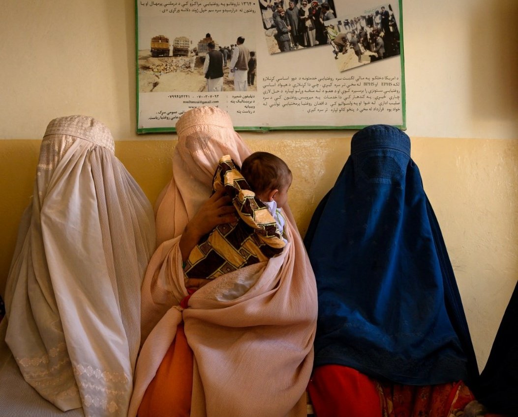 Breaking News: Taliban issued a new ruling in Balkh province, Afghanistan, stating that women are not allowed to visit male doctors !! And, no education to women as well, so no female doctors either !! #Afghanistan #Taliban twitter.com/i/spaces/1rmGP…