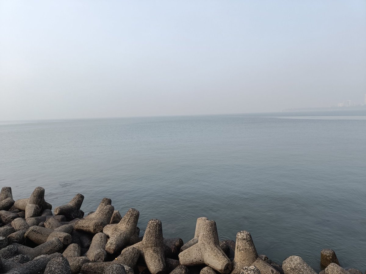 JangaleKalpesh's tweet photo. 🔶️"We all live under the same sky But we don't all have the same horizon but still you are the one who can stretch your own horizon...!!!"🔶️
#Mumbai #sundayvibes #SundayMorning #morningvibes #NaturalBeauty #Horizon #morningposts #truehorizon #marinedrive https://t.co/rRR9ZtMY5f
