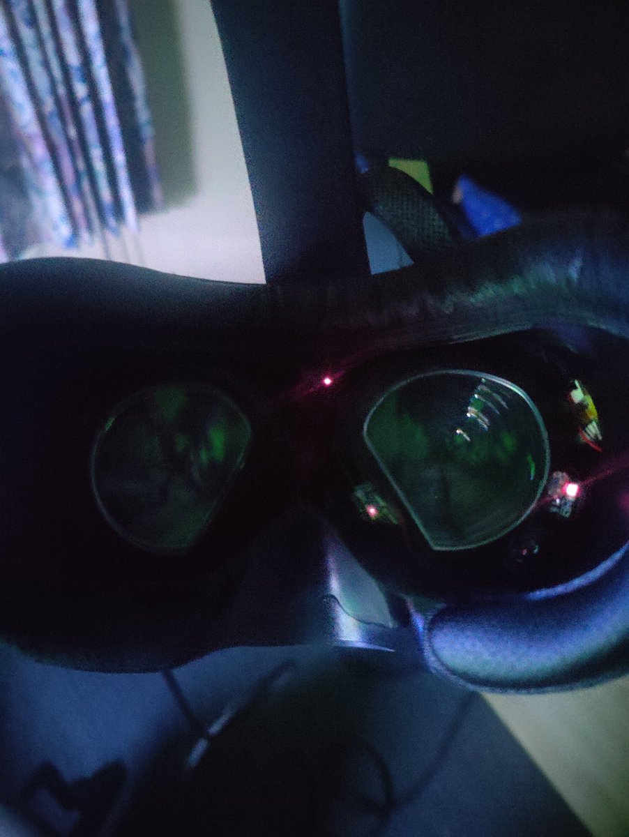 Mutecyberwolf's tweet image. Right Eye now has Eyetracking :)
#valveindex 
#VR #VRChat
#Facetracking