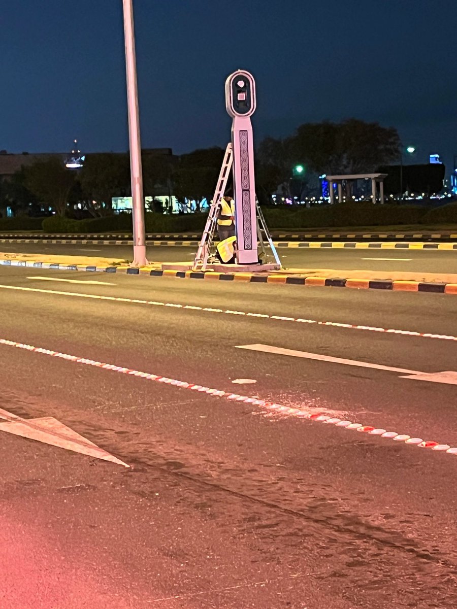 Bol3z_Q8_'s tweet photo. الكامرة اليديدة تصور حتى محادثات الواتساب بتلفونك بس ما تصور الشارع شلون متهالك https://t.co/A48r4zOdEh