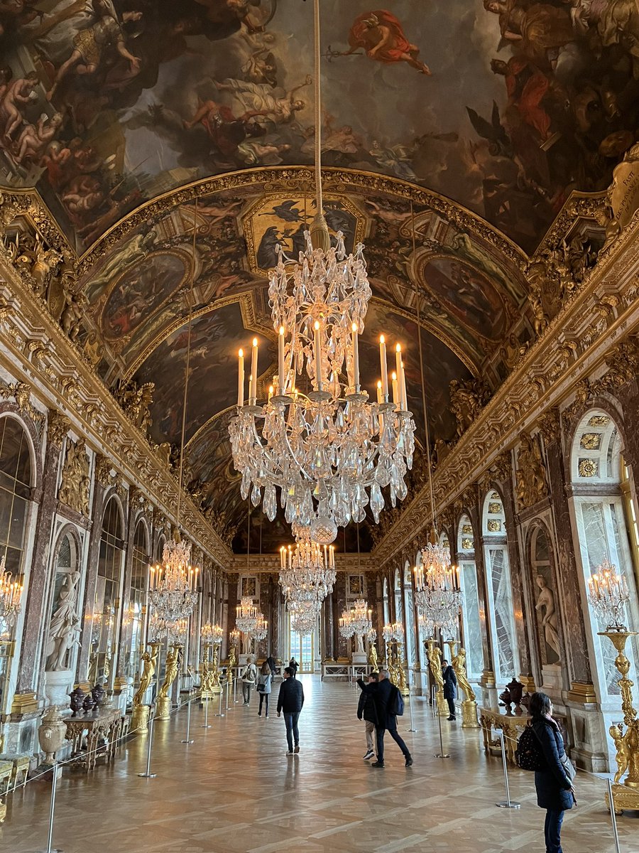 Bianc1972's tweet photo. En de groetjes uit Versailles @tendamme  🇫🇷😍😊 #Barock #ellentendamme #versailles #MarieAntoinette #louisxiv https://t.co/MFMvruAUSz