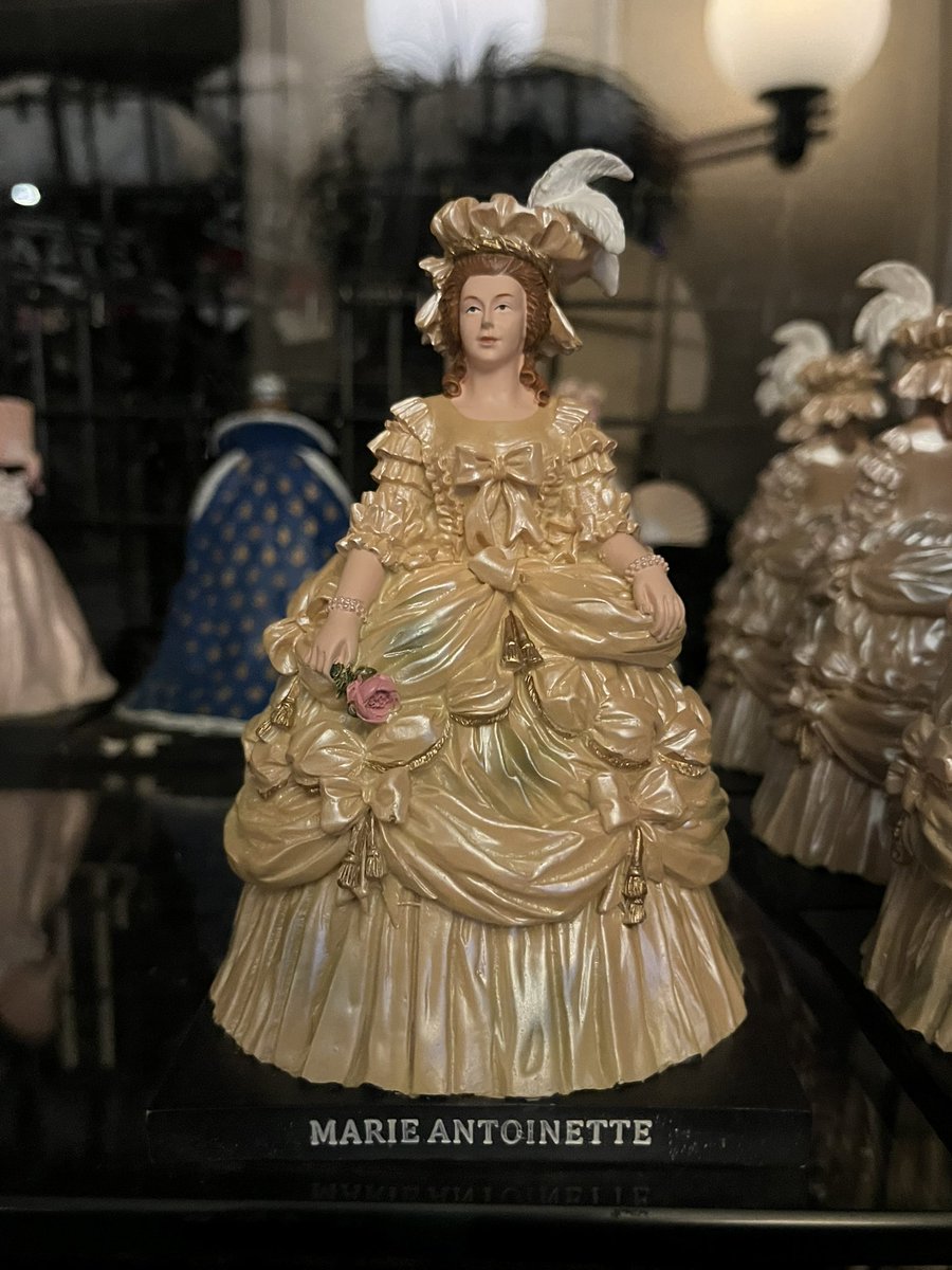 Bianc1972's tweet photo. En de groetjes uit Versailles @tendamme  🇫🇷😍😊 #Barock #ellentendamme #versailles #MarieAntoinette #louisxiv https://t.co/MFMvruAUSz