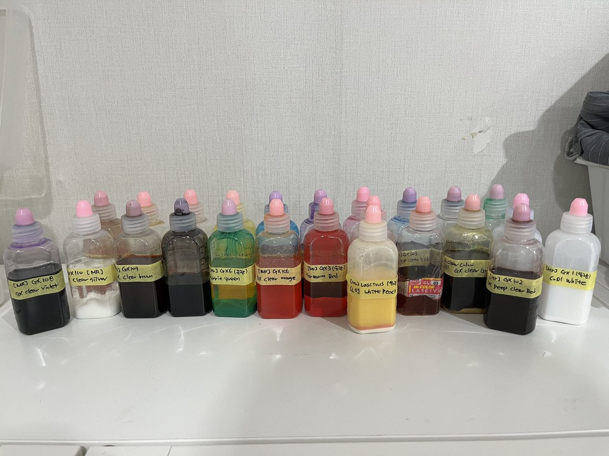 pfbjd_workroom's tweet photo. 에어브러쉬 도료 한꺼번에 운비포함 만원에 가져가실분....? 제가 생각보다 에어브러쉬 작업을 안해서^_ㅠ 관심 있으시면 디엠주세요~ https://t.co/dR3oi90FIw