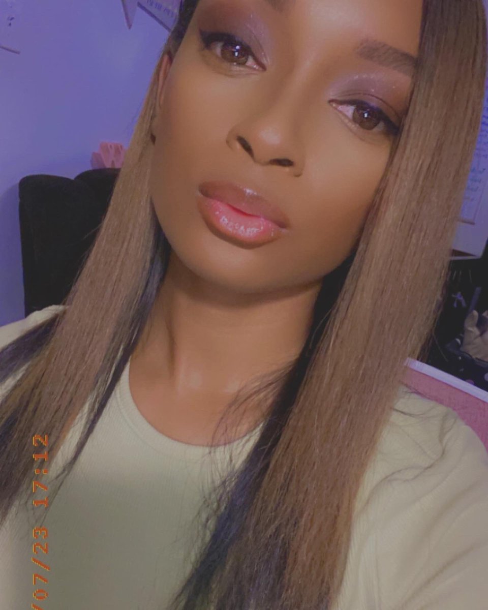 diamondqueensb1's tweet photo. A 2023 look 💎💎@HardCandyLife @nyxcosmetics @elfcosmetics @fentybeauty #makeup #makeupartist #makeupartistsworldwide #makeupslayageworldwide #makeuplife #makeuptime #makeuponfleek #makeuplooks #makeupaddict #makeupjunkie #mua #beatface https://t.co/vlMq1ho8Ad