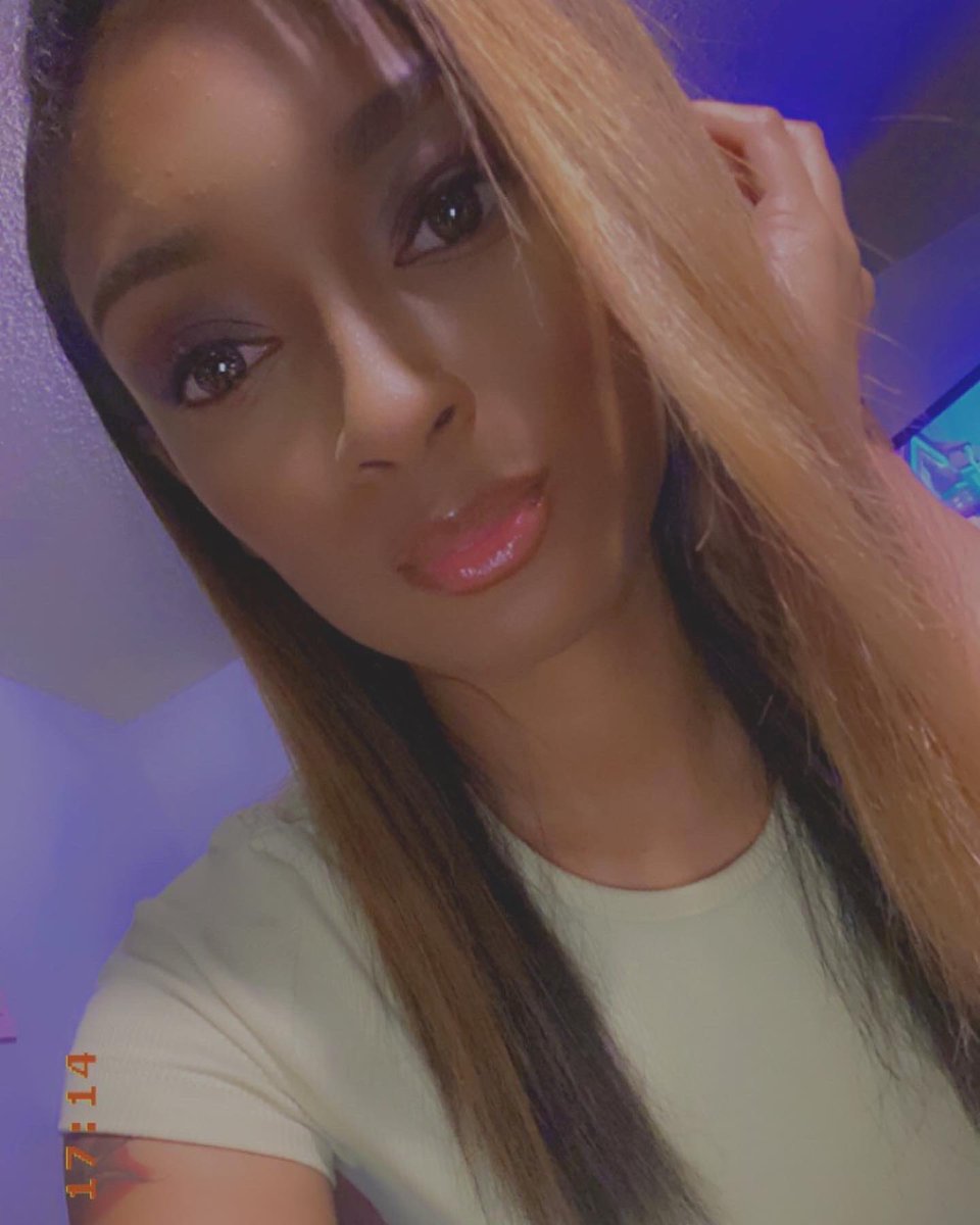 diamondqueensb1's tweet photo. A 2023 look 💎💎@HardCandyLife @nyxcosmetics @elfcosmetics @fentybeauty #makeup #makeupartist #makeupartistsworldwide #makeupslayageworldwide #makeuplife #makeuptime #makeuponfleek #makeuplooks #makeupaddict #makeupjunkie #mua #beatface https://t.co/vlMq1ho8Ad