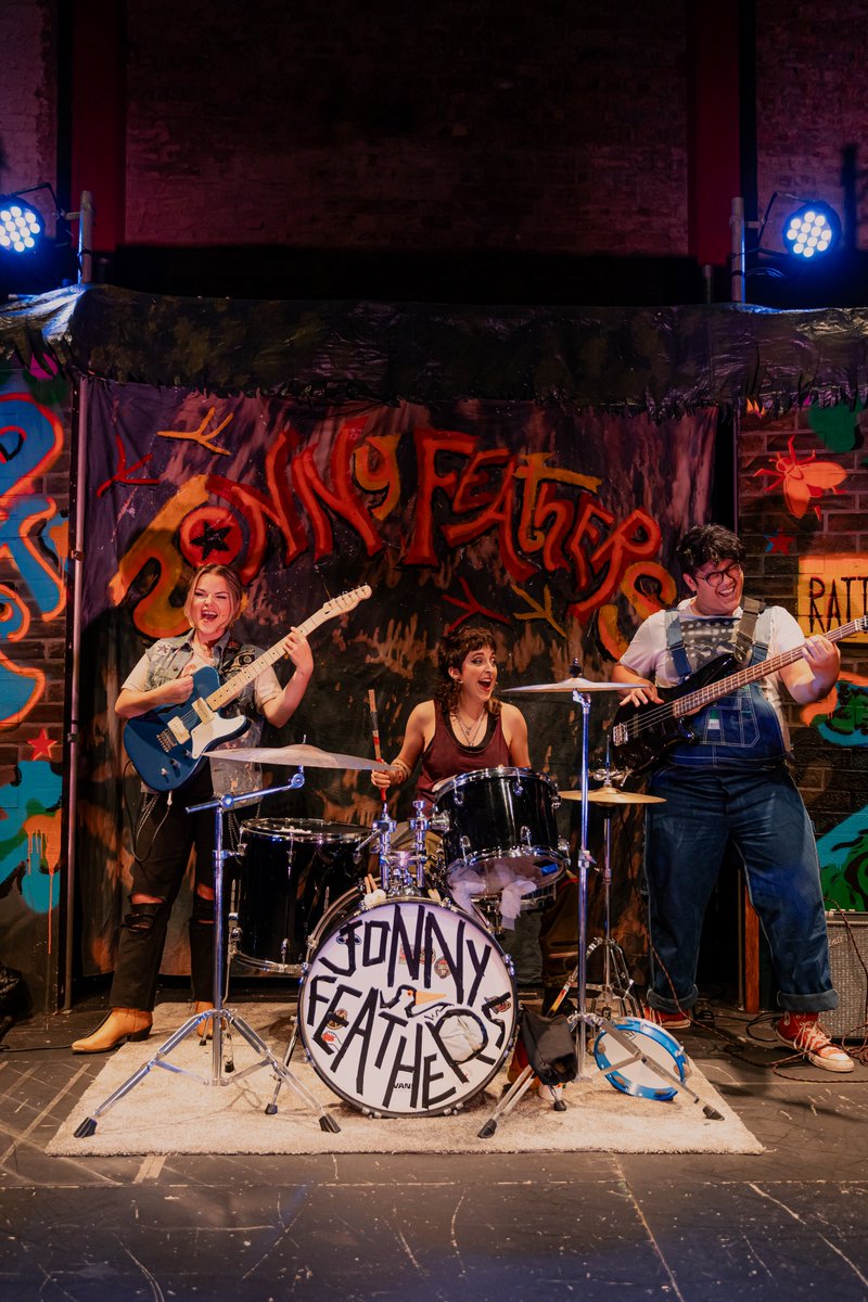 Last two shows for the Rock and Roll Pigeon today! Come see us at 10.30am or 1.30pm TODAY! Last chance to catch the bird!!! 🐌🐸🐦🤘🏼 What a brilliant way to spend a Sunday! <a href="/RiversideLondon/">Riverside Studios</a> 
📸 <a href="/_he_photo/">Harry Elletson Photography</a> #childrenstheatre #familyfun  #w6 #musicaltheatre #sundayfunday #londonkids