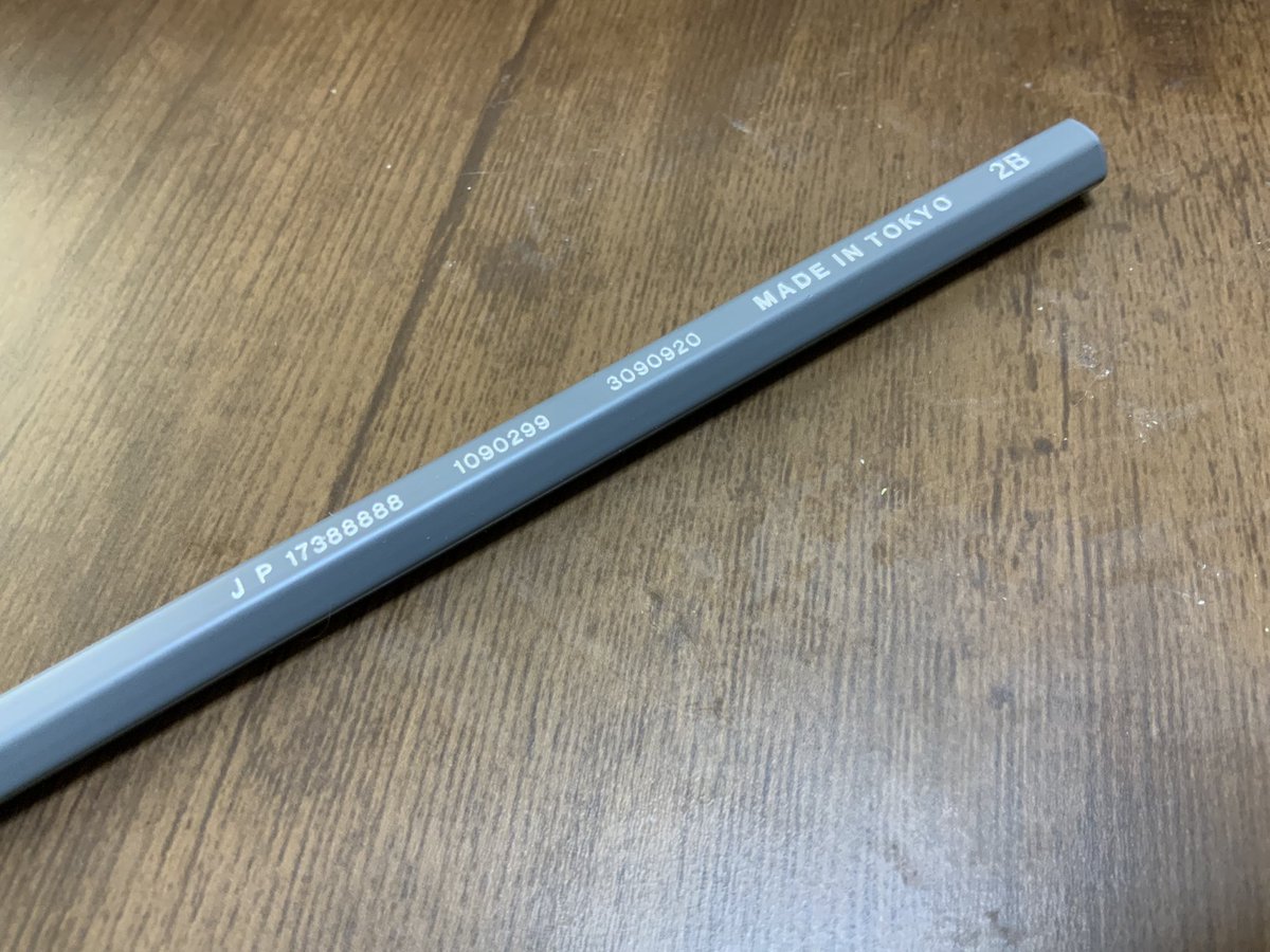 azurfruit's tweet photo. 大人の鉛筆を作ってる北星鉛筆の製品だとか。
気持ちいい描き味。
塗装が濃度と同じなのが最高。
MADE IN TOKYOのロゴも可愛い！

#Standardproduct #北星鉛筆 https://t.co/dFR2w9HZJz