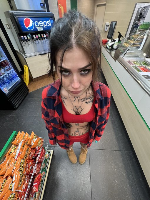 &ldquo;you fuck silly emo bitches?&rdquo; https://t.co/X8BgKxVAm6