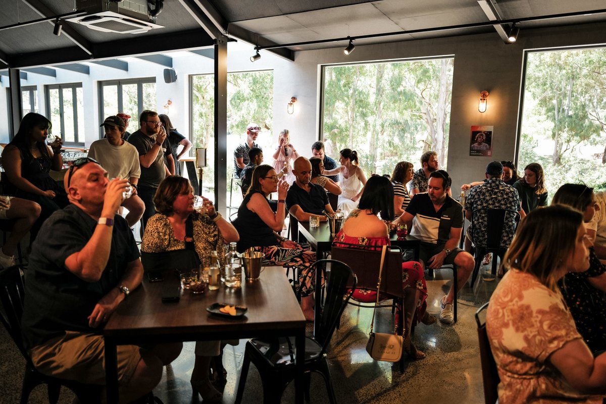ValtteriBottas's tweet photo. We hosted a gin tasting πΈ
Today some lucky people got to try our #oathgin at the Ambleside distillery in Adelaide Hills π¦πΊ great turnout and good vibes!
https://t.co/gSOAZDVoe0
https://t.co/peuCiF0bni
#VB77 #thisismyoath @tiffanycromwell https://t.co/vgyj6tgkmr