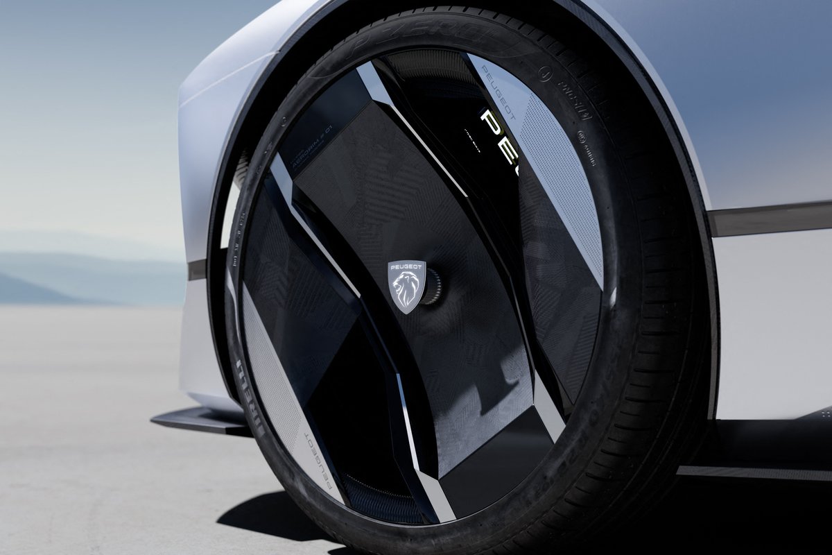 PeugeotTurkiye's tweet photo. Geleceğimize göz kırpan yeni ve çekici bir tasarım dili. #PeugeotInceptionConcept #FelineForwardDesign https://t.co/BzbiqJmmMG
