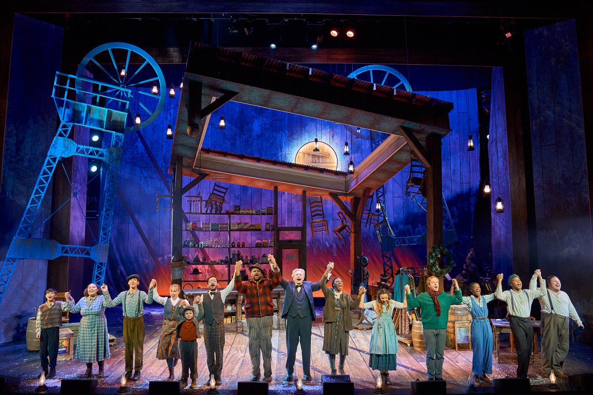 DollyPartonSMCC's tweet image. #DollysChristmasCarol closes today! What a Christmas delight this show, cast and company have been. Thank you everyone for visiting Smoky Mountain.❤️