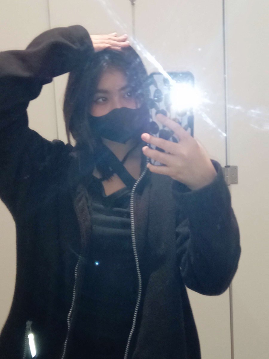 lhsqrt's tweet image. mirror selca 📸

#ENSD #ENHYPENselcaday #ENHYPEN_NI_KI #NI_KI 
@ENHYPEN_members