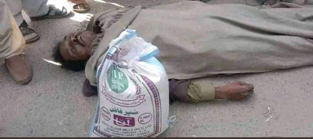 ZiaHayat71's tweet photo. میرپور خاص میں سستا آٹا لینے کے دوران دھکم ٹھیل میں گر کر دم گھٹنے سے مزدور جاں بحق 😭
شکریہ باجوہ 
شکریہ GHQ کے جرنیلو https://t.co/jvzFuu9mLr