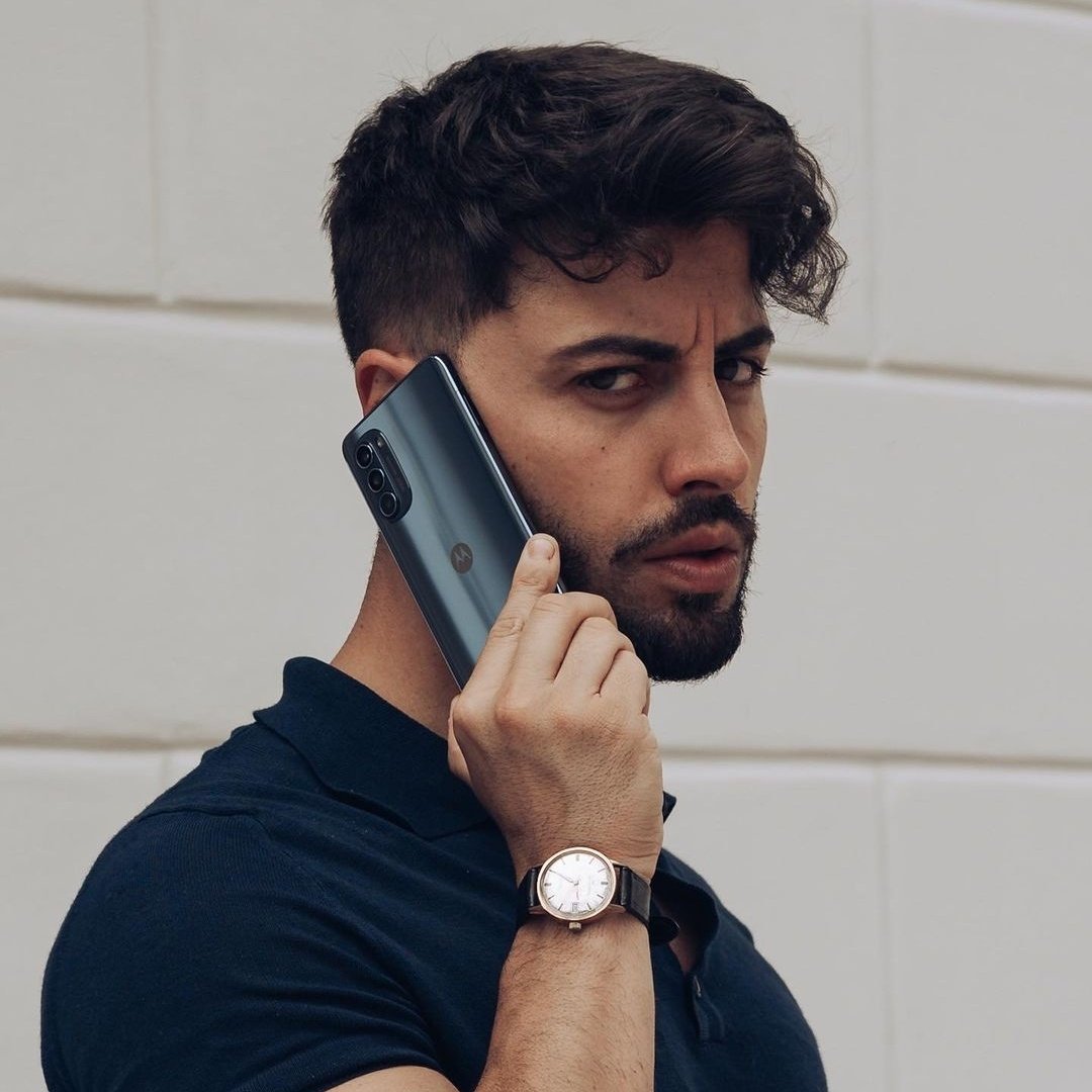 En un minuto te atiendo...