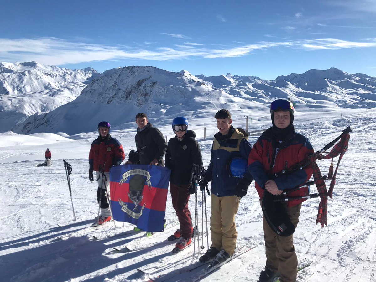 EXERCISE FROSTED BLADE is the Infantry Alpine Skiing Competition and is a fantastic opportunity for veteran and novice skiiers to push themselves to the limit and have a fantastic experience to boot. Watch this space for a video of LSgt Light playing the bagpipes while skiing!!!