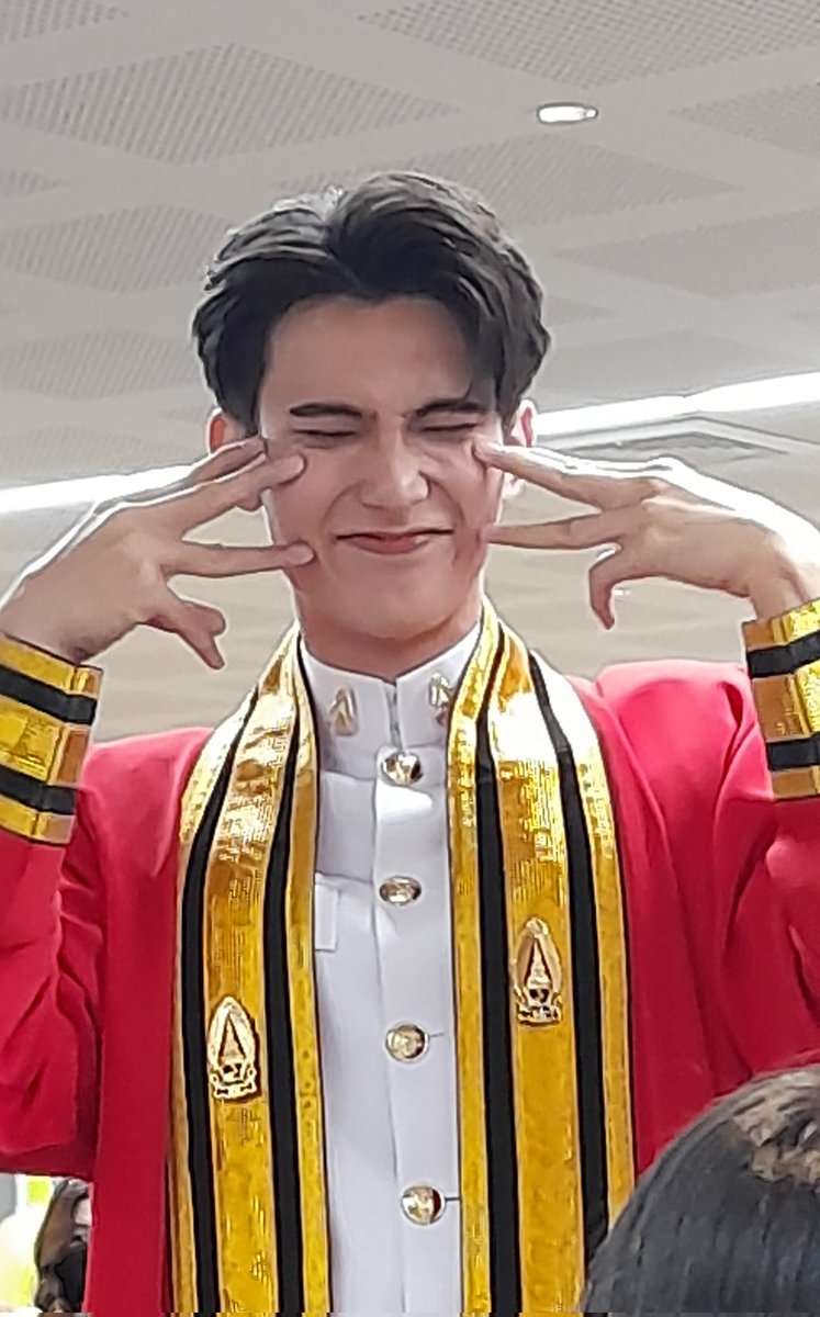 don220222's tweet image. ขอแสดงความยินดีกับน้องเฟริสท์กับความสำเร็จอีกก้าว ขอให้น้องประสบความสำเร็จในทุกๆด้านอย่างที่ตั้งใจไว้ จะคอยซัพพอร์ตอยู่ตรงนี้เสมอ🧡
#FirstfhGraduationDay
#First_Chalongrat #รักแรกของเฟริสท์