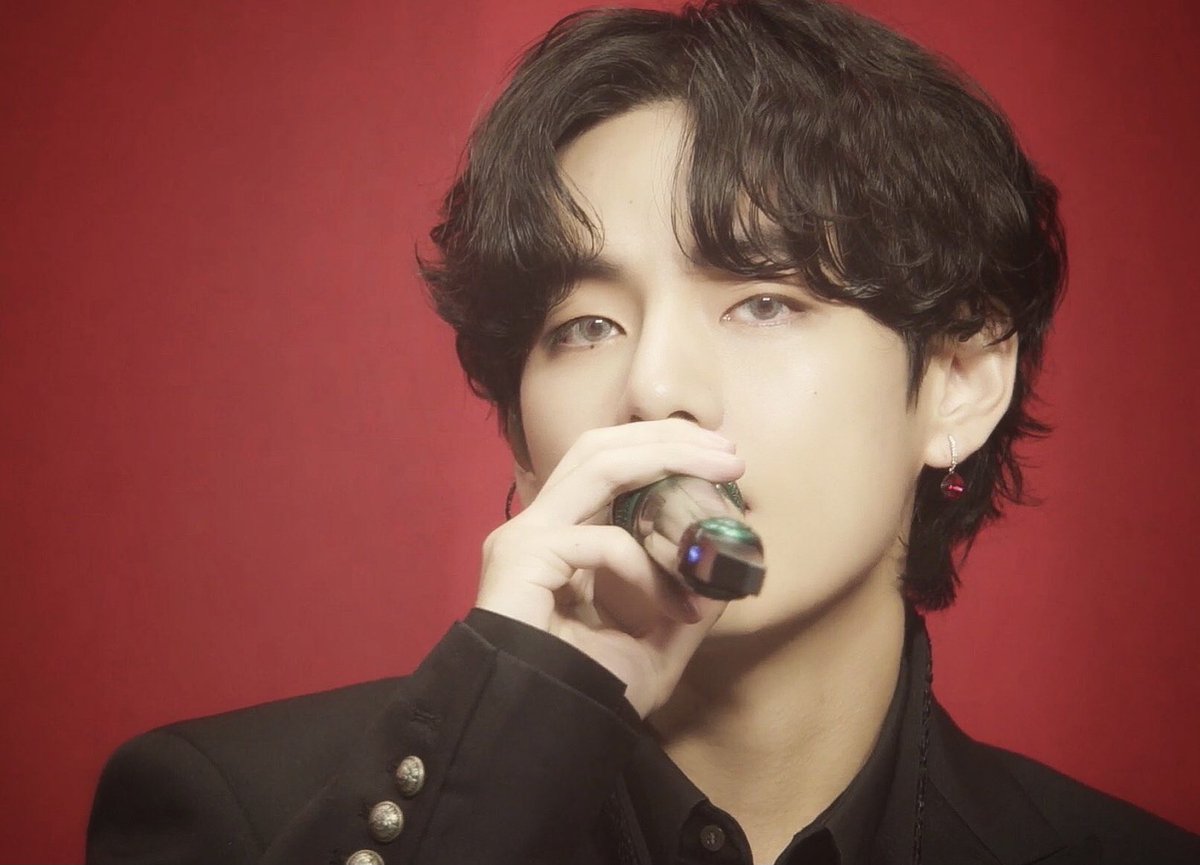 Taehyungimpact's tweet photo. This taehyung and the way he talks is so attractive 🫠 https://t.co/v0bx7uvWsD