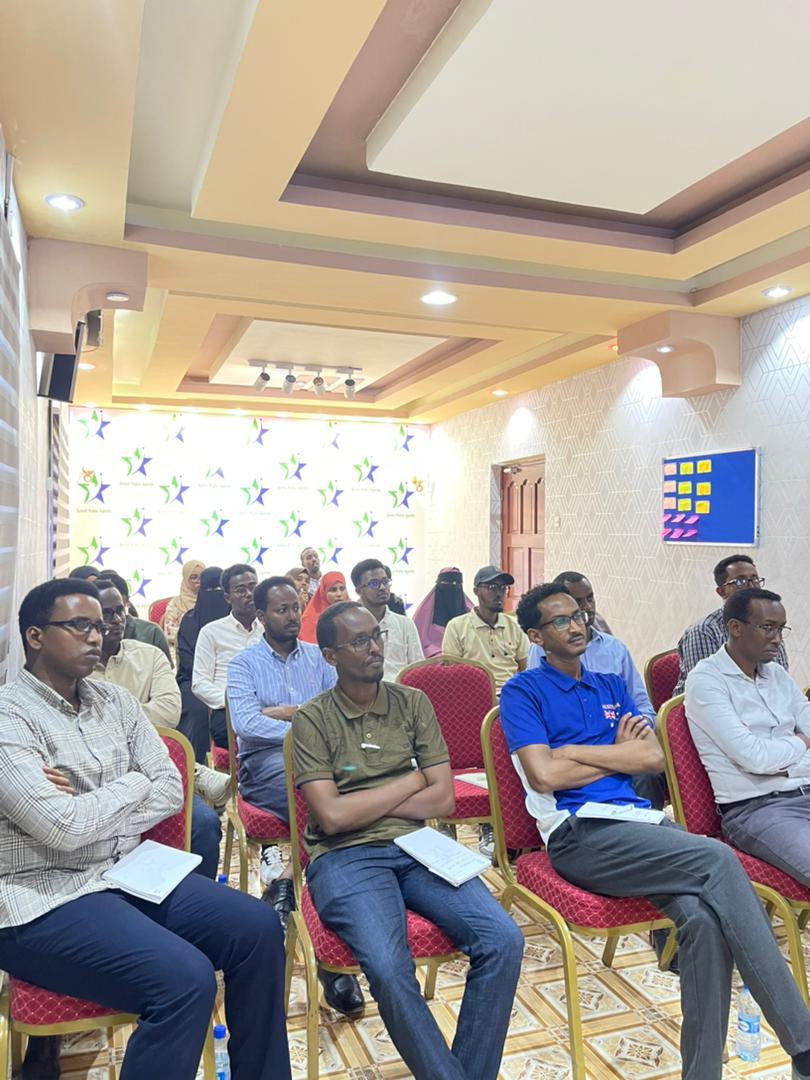 SIPAMinstitute's tweet photo. @SIPAMinstitute held time management training. @SPACLD &amp; @Somalitradeshow hosted the training. Trainees were CEOs, managers, businesspeople &amp; civil servants. Steps, techniques &amp; tools to set, achieve and evaluate productivity was presented, followed by a lively Q &amp; A.@AbdiMGutale https://t.co/Tga6O647QG