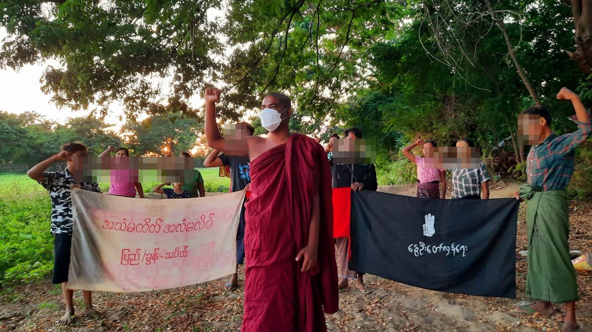 Khithitofficial's tweet photo. ပြည်ခွန်သပိတ် အင်အားစုများ ဖက်ဆစ် စစ်တပ် တော်လှန်ရေး ဆန္ဒပြ
Read more->https://t.co/AFkeHmQ7ly https://t.co/zYmRvKkvFC