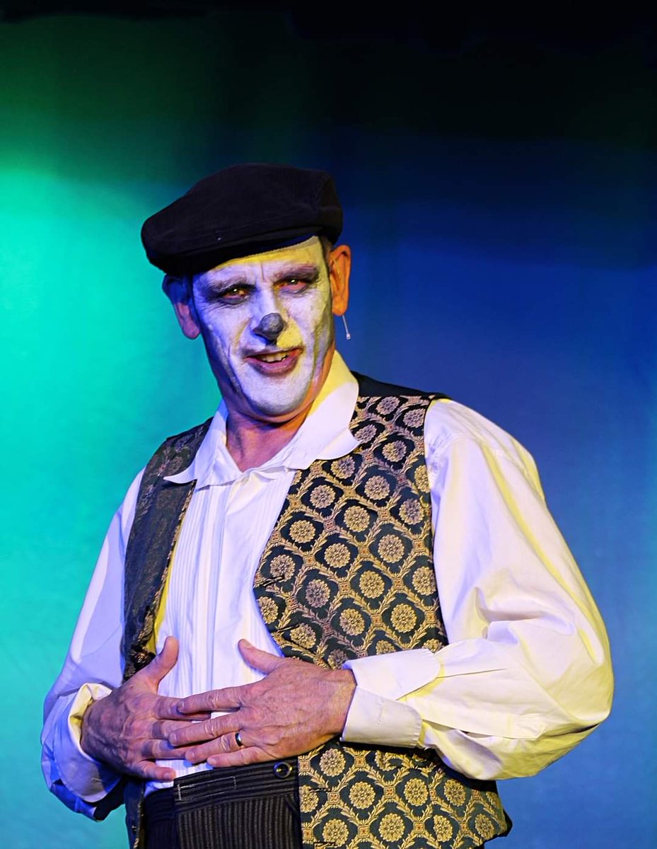 FrodshamPanto's tweet photo. ITS SHOW TIME! Come and see @Frodshampantogroup perform Little Red Riding Hood @ Frodsham Community Centre. Cast include students from @FrodManor @a1dance @actheatreco @CrowtonPrimary @helsbyhigh @leftwichhigh 

https://t.co/vWOwLI8JkK https://t.co/VW1i9zRugC