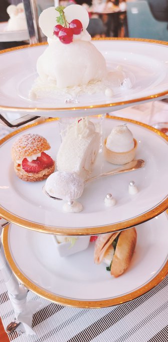 そういえば先日初めてアフタヌーンティーしにいったんだけど凄く良かった…
またいきたい('w' 