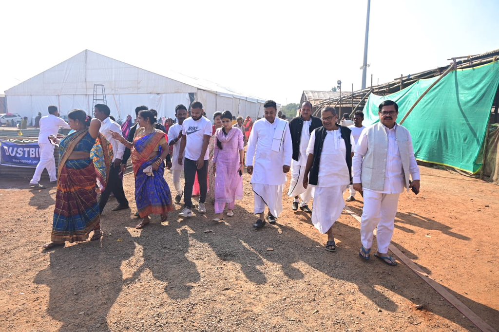 ପରମ ପୂଜ୍ୟ ଶ୍ରୀ ଶ୍ରୀ ଠାକୁର ଅନୁକୂଳଚନ୍ଦ୍ରଙ୍କର ପୁଣ୍ୟ ଉତ୍କଳ ଆଗମନୀ ସ୍ମୃତି ଶତବର୍ଷ ପୂର୍ତ୍ତି ଓ ୧୦୧ ତମ ଶୁଭାଗମନ ମହୋତ୍ସବରେ ଯୋଗ ଦେଇ ଭକ୍ତ ମାନଙ୍କ ସହ ଆନନ୍ଦ ମଠ ଠାରେ ପ୍ରସାଦ ସେବନ କଲି l