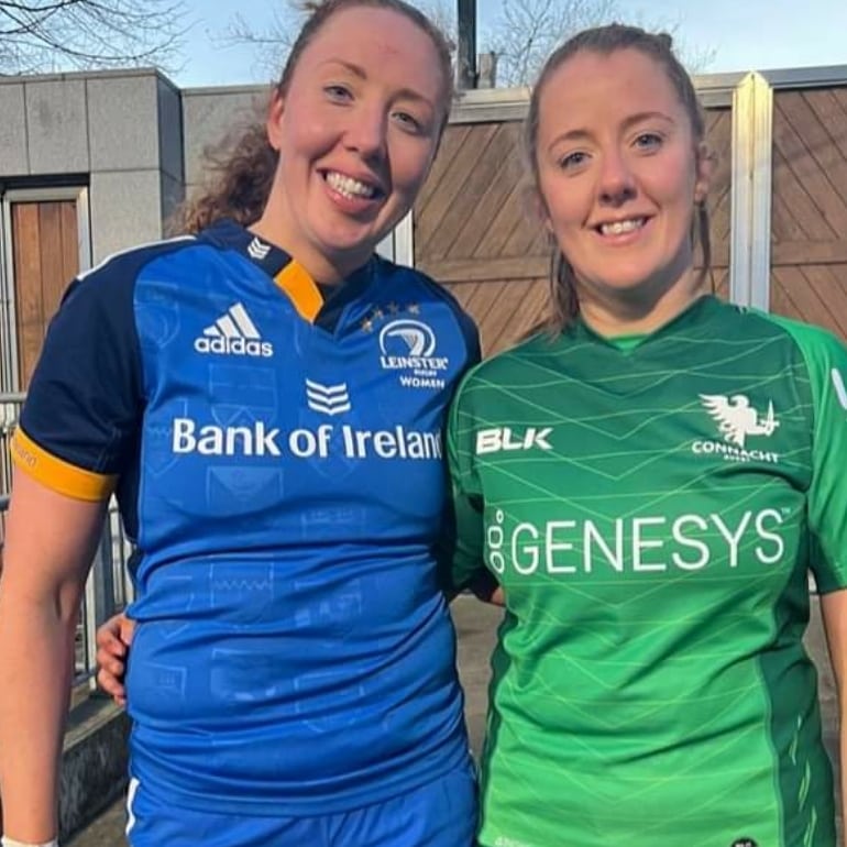 Great to see sisters & former pupils, @aoifemc15 and @soniamac_11, still getting on after playing interprovincial against each other yesterday. @IRFU @leinsterrugby @connachtrugby Cora was hoping for a draw! #rugbystars 🏉⭐⭐🙌