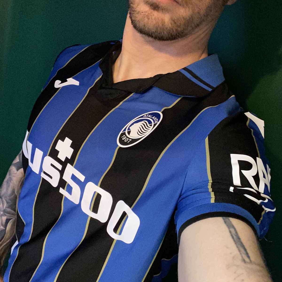 ClassicCalcio's tweet photo. @FutbolShIrTALIA @FootieShirtz @Kaide601 @ClassicsMorales @Ross07921554 @ShirtByShirtMT @ShaneHoran22 @fitbawshirts @WinksFootball @Kris7Beauchamp @WillOfTheShirt Me too. Just 1/4 I ordered. https://t.co/QhXuwYuly0