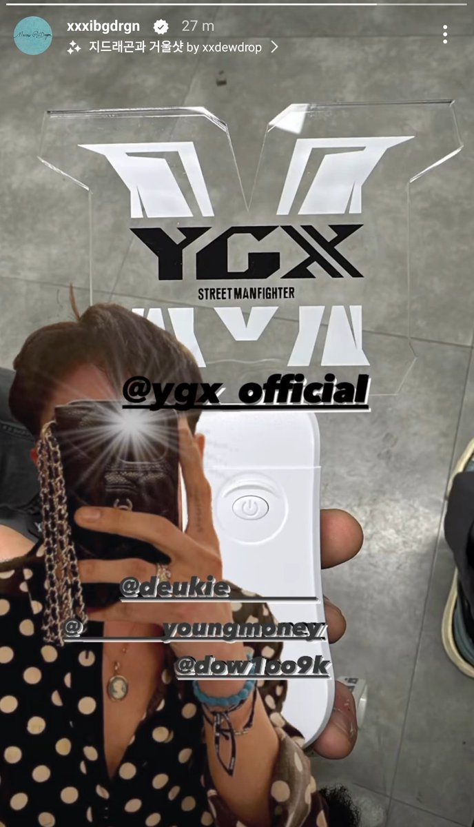 ALEXAsaki's tweet image. JIYONG AND SANDARA AT THE STREET MAN FIGHTER CONCERT?????!!!!!!!!!!!! @krungy21 @IBGDRGN