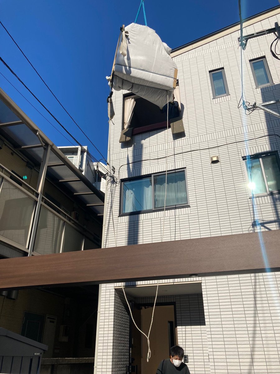 shima_colton_p's tweet photo. 【スタインウェイグランドピアノ】
本日、 #スタインウェイ #S155 をクレーン作業
にてご納品させて頂きました😊
リビングの専用スペースにピッタリと収まり、
素敵な音色がお部屋の隅々まで響き渡って
いました🎹✨
是非末永くスタインウェイの音色をお楽しみ
下さい‼️ https://t.co/o8gwQfqLs5