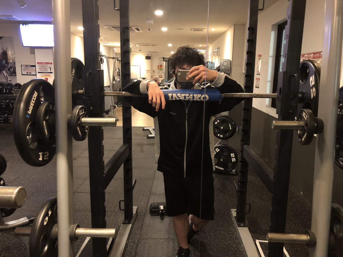 The_SyJ_Style's tweet photo. スクワット100kg10回はまだ余裕でいけました🦵🔥

脚の日のモチベはガックリしますよね...💦笑
でもガッツリ追い込んでいきますよぉ🔥✨

#筋トレ #筋トレ好きと繋がりたい
#減量 #ダイエット
#正月太り
#ダイエット垢さんと繋がりたい
#目指せ仰天チェンジ https://t.co/XwUjNYnjMd