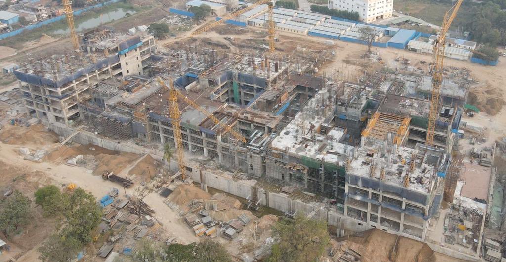 KTRBRS's tweet photo. Warangal city is getting ready to host Telangana’s largest Govt super specialty hospital with over 2,000 bed capacity 👍

This 24 floor hospital is Hon’ble CM KCR’s brainchild &amp; the construction of the same is going on at a brisk pace 

#Healthcare #Telangana #KCR https://t.co/XP8w7Hte5Y