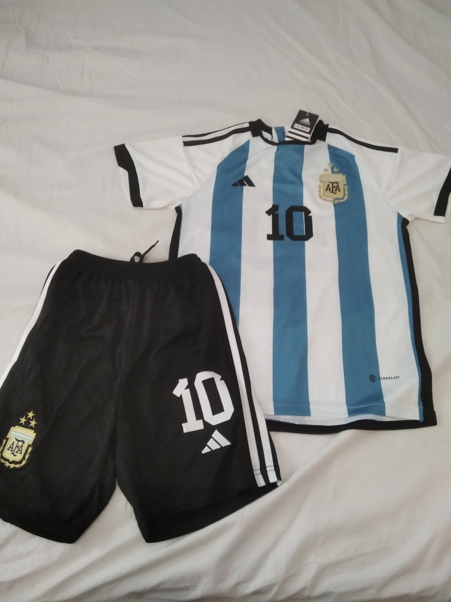 vicmpr's tweet photo. Por si a alguien le interesa (es una talla L d niño) https://t.co/NZ82lWQV1Q