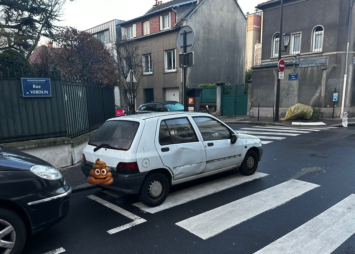 MDB_BB's tweet photo. Certaines personnes sont juste des crevures 💩

Au même endroit une personne mal voyante 👩🏼‍🦯 essayait de rejoindre l’entraide Notre Dame de Boulogne, un vrai chemin de croix #GCUM 

Pour agir, nous envoyons la plaque à la PM👮‍♂️

Protégeons mieux les passages piétons
#LoiLOM 

1/2 https://t.co/oQoFnVFOEf
