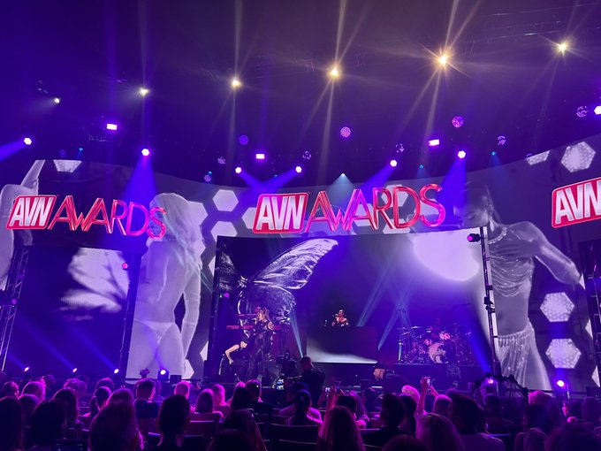 Can&rsquo;t wait to see the red carpet pictures 🫶🏽 @avnawards   ( p.s. ily kehlani #bayarea4ever 🥺) https://t<a class="tags" target="_blank" title="On Twitter" href="/?out=eyJ0eXAiOiJKV1QiLCJhbGciOiJIUzUxMiJ9.eyJpYXQiOjE3MjAzMDg3NDQsImlzcyI6InR3cG9ybnN0YXJzLmNvbSIsIm5iZiI6MTcyMDMwODc0NCwiZXhwIjoxNzUxODQ0NzQ0LCJyZWRpcmVjdF91cmwiOiJodHRwczovL3R3aXR0ZXIuY29tL2F2bmF3YXJkcyJ9.Ja1aqFUGrJv8njWCbfyBm3NuT30QlKw_UPm1JY_crChSYSuhwA5hlrJ6DDNbrcHC3TZ3E5T607mvu9B5VUBCzw">@avnawards</a><a href="/tag/bayarea4ever"class="tags"><span>#bayarea4ever</span></a>