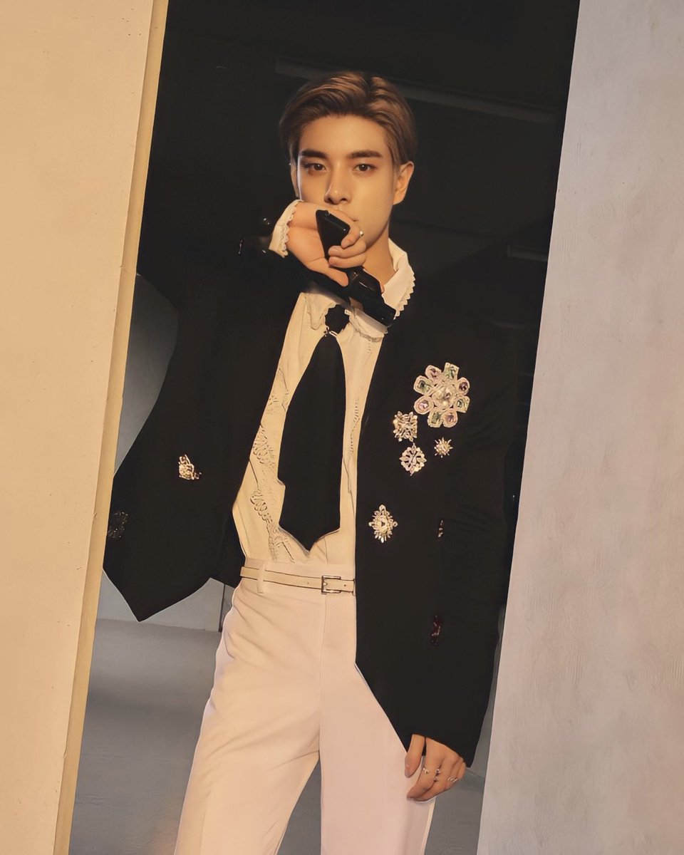 simjaeeyuniee's tweet photo. Partners in crime 🤵🏻🤵🏻

#ENSD #ENGENESelcaDay #ENHYPEN #ENHYPEN_JAKE @ENHYPEN_members #PRESS1 https://t.co/0PsOCGZ5b3