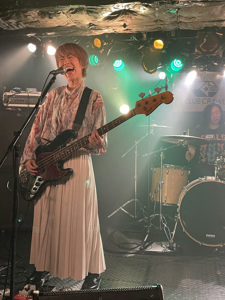HEAVEN1223's tweet photo. いい感じのかをりん集！
かをりん久々のakemiめちゃくちゃ楽しんでたな���😆
ITAZURAの時とはまた違うざらっとした音作りめちゃ良かった！今回もピックはTHINなのかな？ITAZURAのライブを経てめちゃくちゃレベルアップしてる！聞き応え抜群だった🥳
#akemi
#akemi_band https://t.co/sYxqQhnhMh