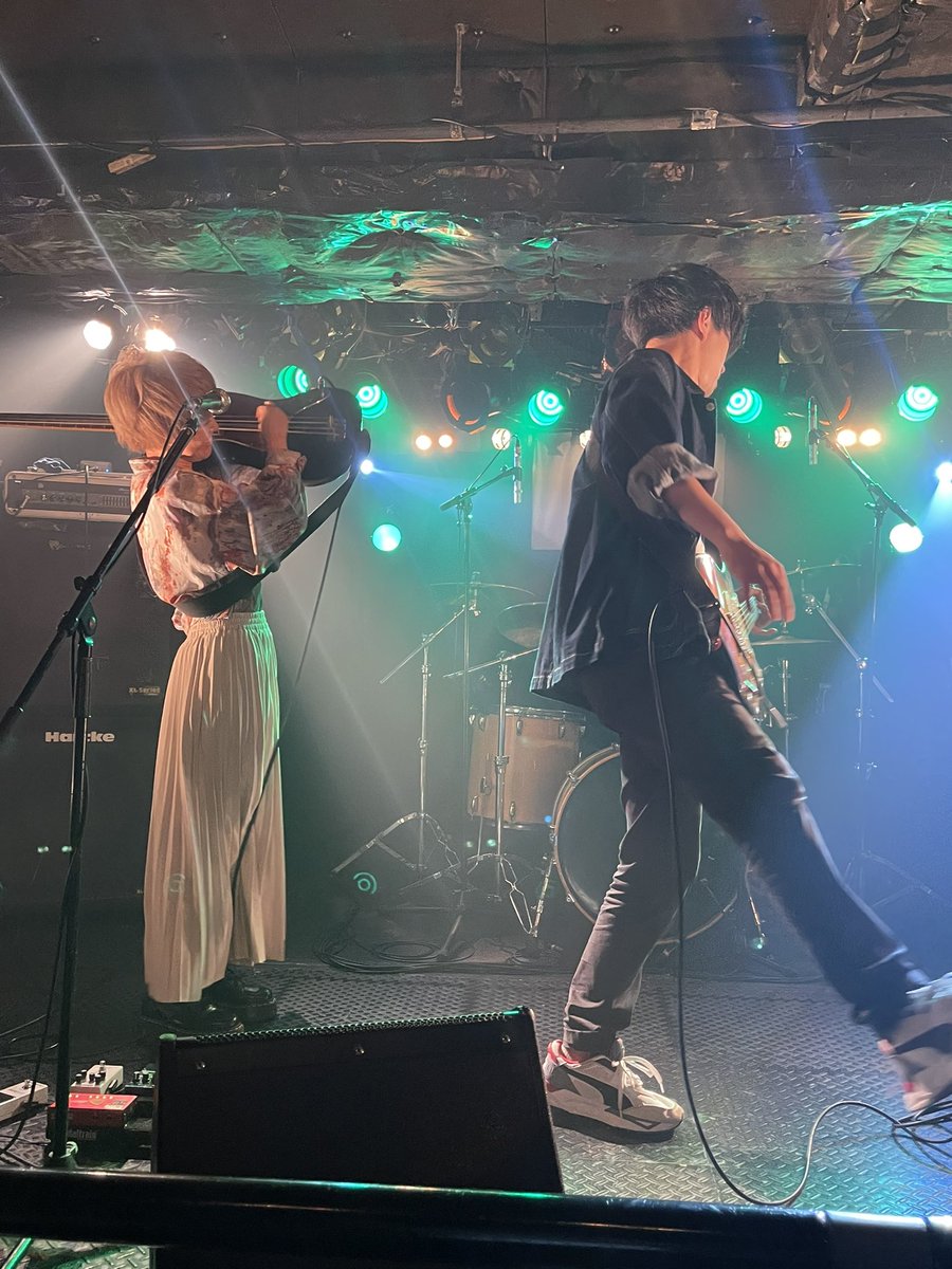 HEAVEN1223's tweet photo. いい感じのかをりん集！
かをりん久々のakemiめちゃくちゃ楽しんでたな���😆
ITAZURAの時とはまた違うざらっとした音作りめちゃ良かった！今回もピックはTHINなのかな？ITAZURAのライブを経てめちゃくちゃレベルアップしてる！聞き応え抜群だった🥳
#akemi
#akemi_band https://t.co/sYxqQhnhMh