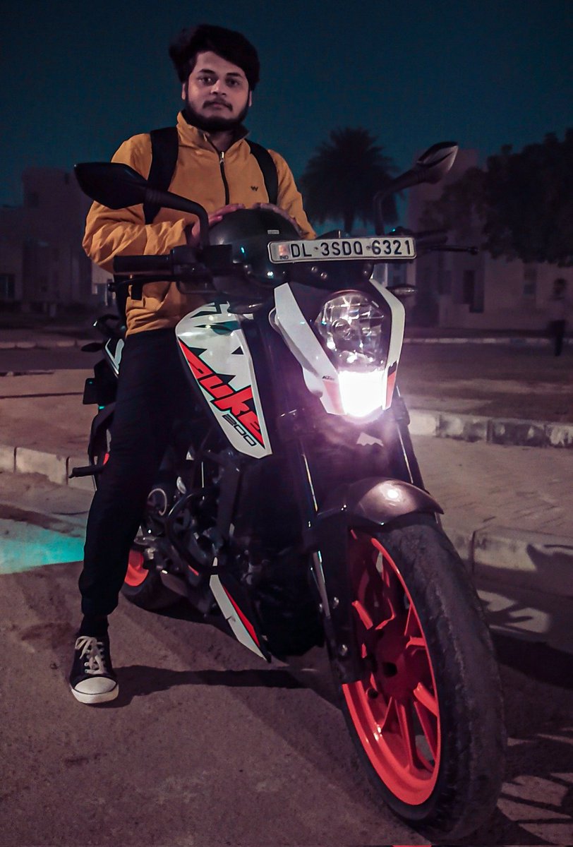 vineetLKOBoy's tweet photo. Every day is an adventure, in a different form, in a different way, and in a different shape.

Just stay open,
Be all that you are,
Love too much, 
Care too much,
Speak your heart. 
Risk it. Defend it.
🖤

#ktm
#lifestyle #ktmduke390 #rider #racer https://t.co/P92Lh0y5dG