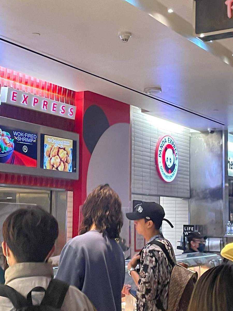 raviluvr420's tweet photo. suddenly remembered getting these from my friend whose friend saw wonsik in the us ordering panda express when he went there for concert may last year?! https://t.co/qmsiIXRaZI