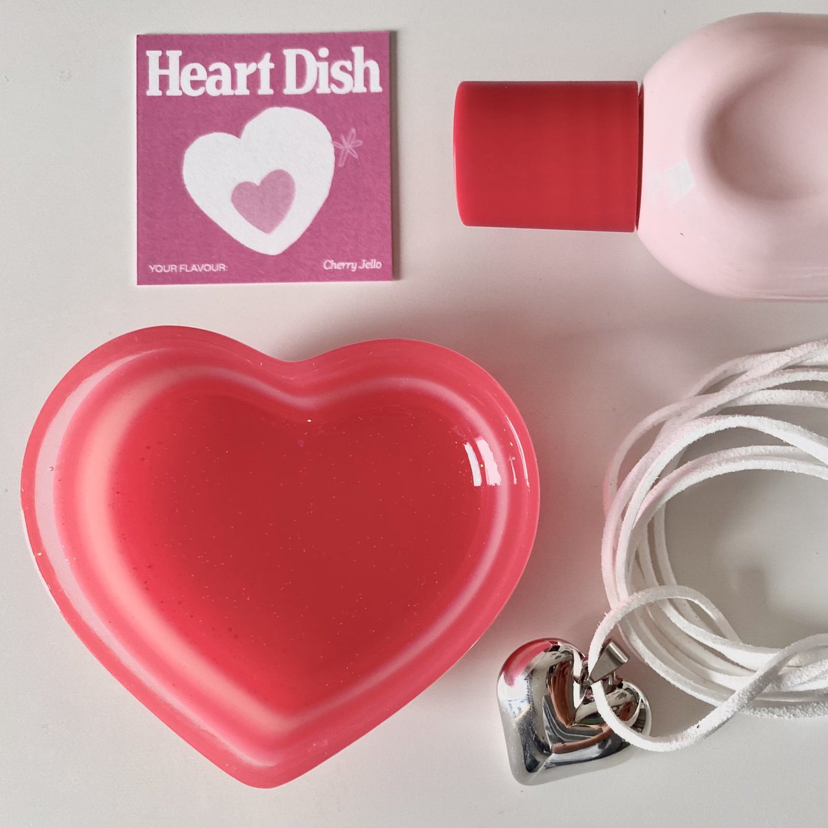 S&amp;S HEART DISH
🥛MILKSHAKE
🍧PINK SODA
🍒CHERRY JELLO
Now ready to ship! 💗
Choose your flavour and order here 
shop.line.me/@smithsandstuff