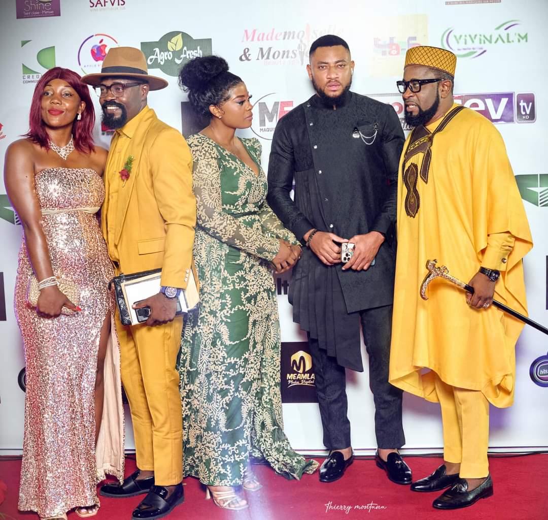 public_awards's tweet photo. Revivez en images la troisième édition du gala de récompenses The Public Vision Awards.

Entre photographe , journaliste et les fans place au tapis rouge 

@IvanaOnonino  #Alaintenzon @DanielNsang  #SergesBelang

#ThePublicVisionAwards3 https://t.co/rhYDpvmPWs
