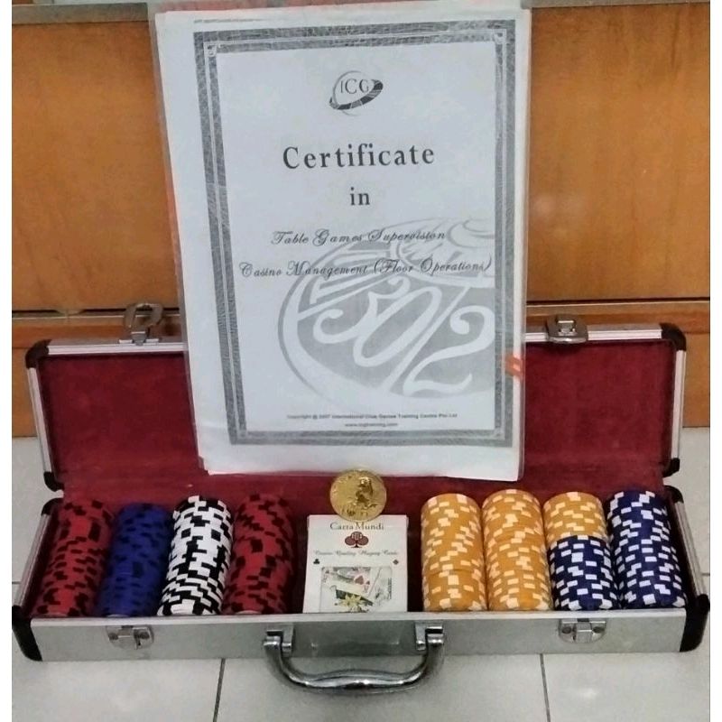 mrLingYouLiang's tweet photo. I'm selling CasinoChipsinCasing for $. Get it on Shopee now! https://t.co/23OQxWxIoK #ShopeeSG https://t.co/rLoxxVdjji