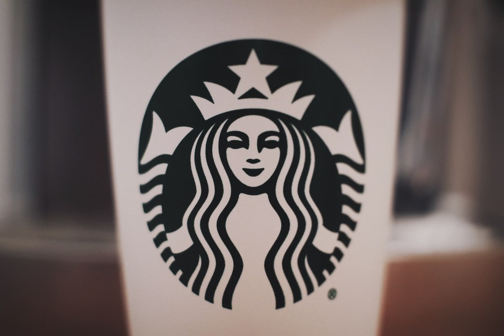 Inkbotdesign's tweet image. These three points differentiate real logo designers from contest entrants and to get things right; it is important to take time.

Read more 👉 lttr.ai/6sMq

#LogoDesign #HighSchoolStudent