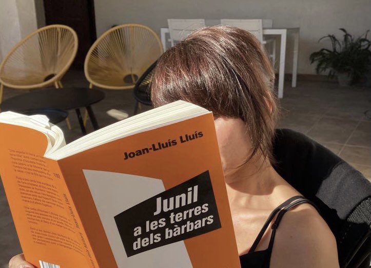 Valents i deliciosos personatges femenins, els de <a href="/Joanlluislluis/">Joan-Lluís Lluís</a> . Primer Bernadette, a “El dia de l’ós”, i ara Junil, a “Junil a les terres dels bàrbars”. Quin viatge per començar l’any!