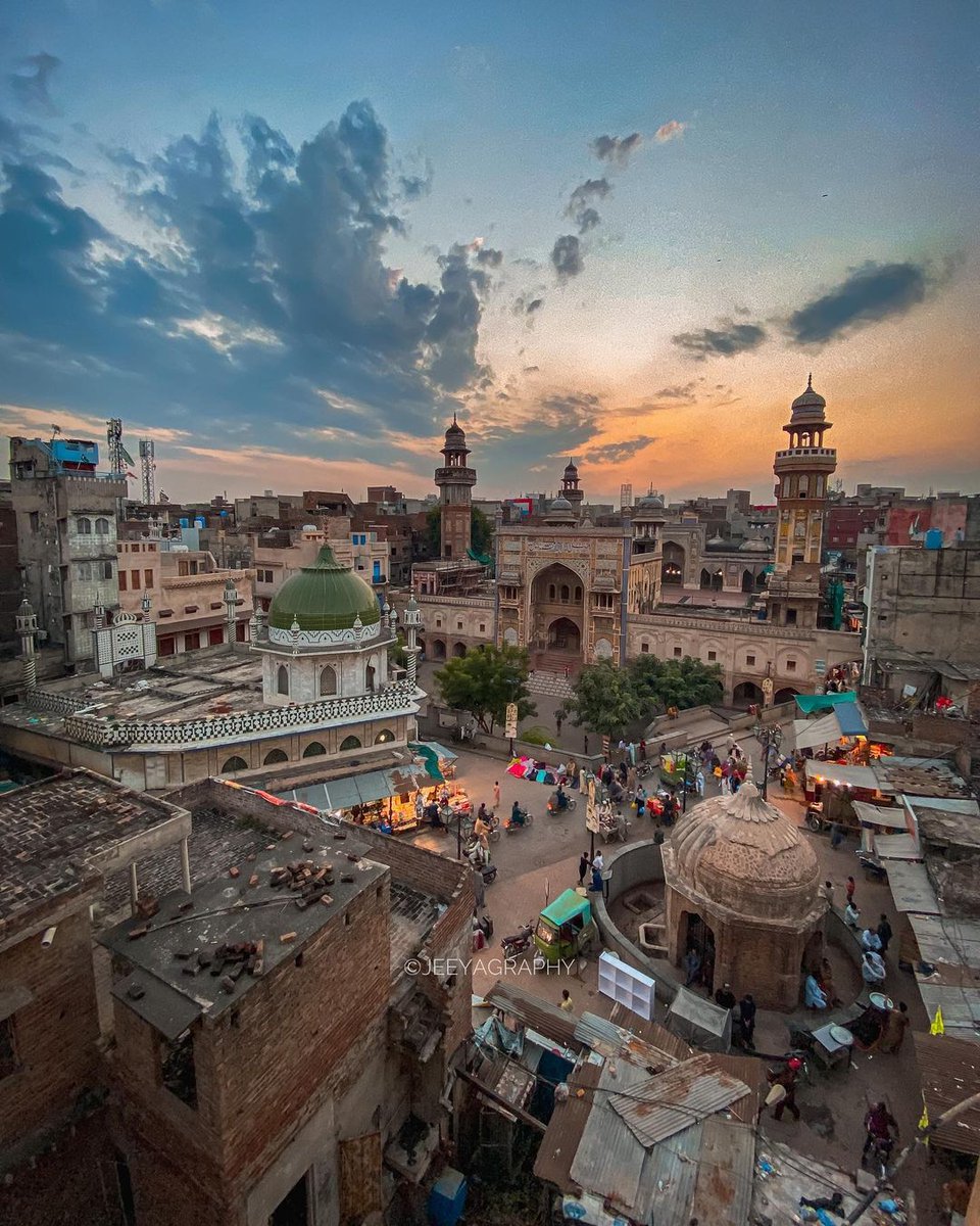 BeautyOfPaki's tweet photo. جب لاہور جوان تھا۔
Wazir khan Masjid Lahore.
Photos by @Jeeyagraphy https://t.co/FzAGefw9Vx